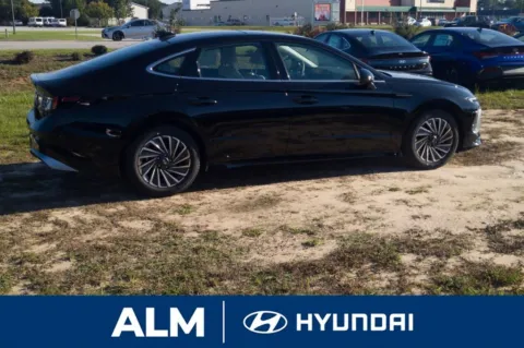 More photos of 2025 Hyundai Sonata Hybrid Limited at ALM Hyundai Florence, SC