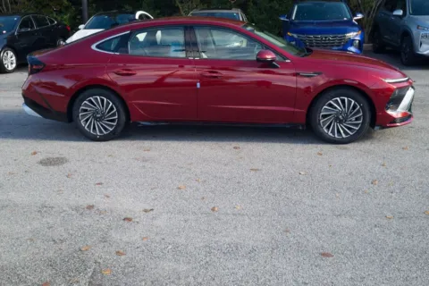 More photos of 2025 Hyundai Sonata Hybrid SEL at ALM Hyundai Florence, SC