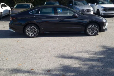 More photos of 2025 Hyundai Sonata Hybrid SEL at ALM Hyundai Florence, SC