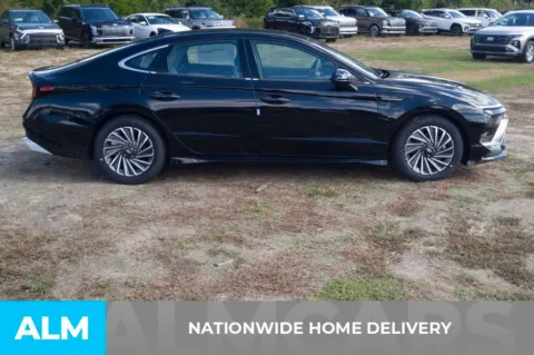 More photos of 2025 Hyundai Sonata Hybrid SEL at ALM Hyundai Florence, SC