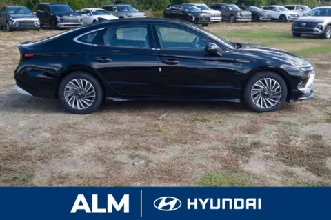 More photos of 2025 Hyundai Sonata Hybrid SEL at ALM Hyundai Florence, SC