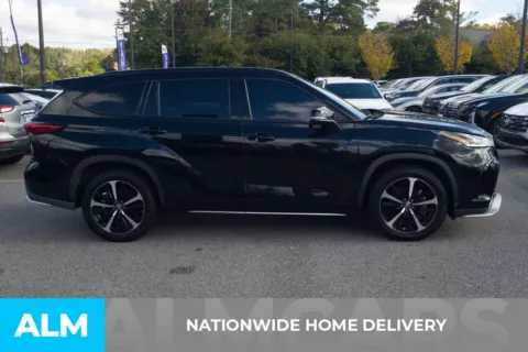 More photos of 2021 Toyota Highlander XSE at ALM Hyundai Florence, SC