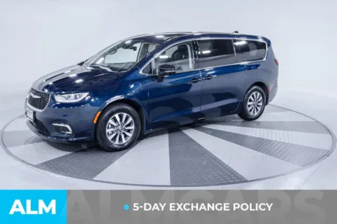 More photos of 2024 Chrysler Pacifica Hybrid Select at ALM Kia South, GA