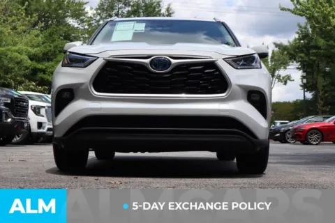 More photos of 2023 Toyota Highlander Hybrid Bronze Edition at ALM Kia South, GA