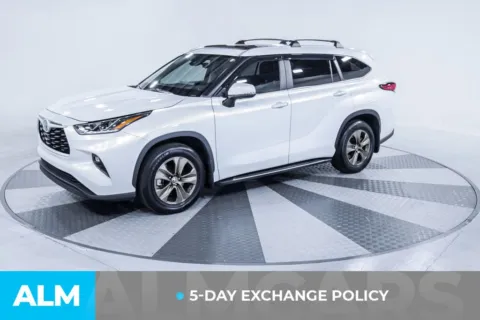 More photos of 2023 Toyota Highlander Hybrid Bronze Edition at ALM Kia South, GA