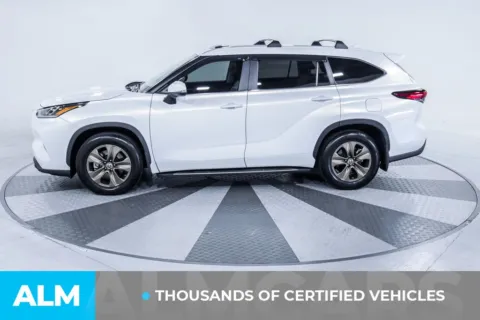 More photos of 2023 Toyota Highlander Hybrid Bronze Edition at ALM Kia South, GA