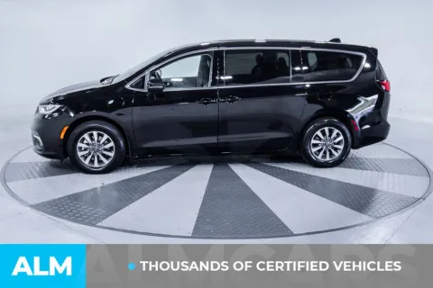 More photos of 2024 Chrysler Pacifica Hybrid Select at ALM Kia South, GA