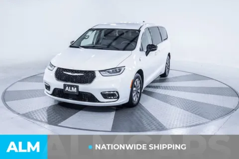 Photos of 2024 Chrysler Pacifica Hybrid Select for sale in Union City, GA at ALM Kia South