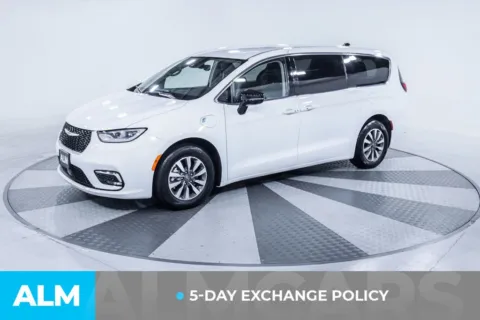 More photos of 2024 Chrysler Pacifica Hybrid Select at ALM Kia South, GA