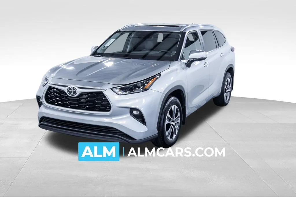 Silver 2024 Toyota Highlander XLE for sale in Union City, GA
