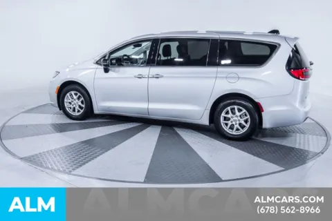 More photos of 2024 Chrysler Pacifica Touring L at ALM Kia South, GA