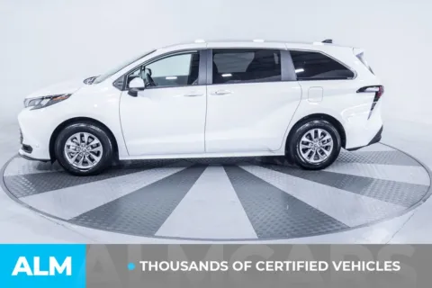 More photos of 2026 Toyota Sienna LE at ALM Kia South, GA