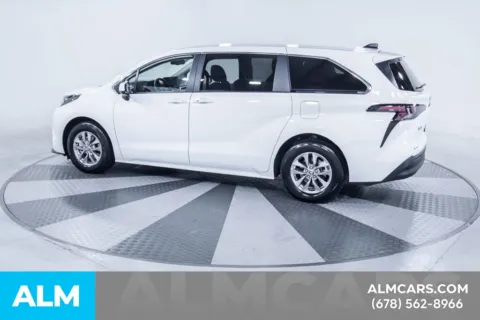 More photos of 2026 Toyota Sienna LE at ALM Kia South, GA