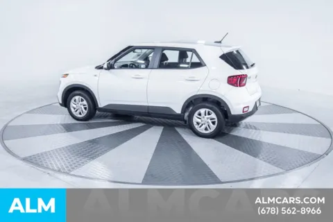 More photos of 2025 Hyundai Venue SE at ALM Kia South, GA