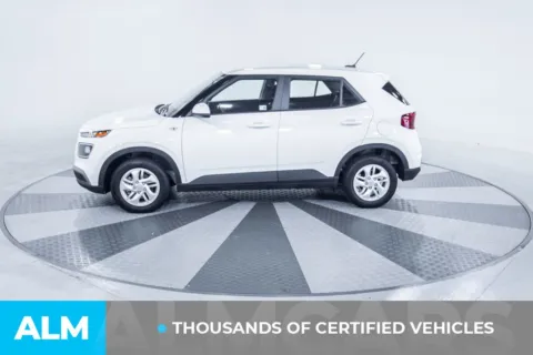 More photos of 2025 Hyundai Venue SE at ALM Kia South, GA