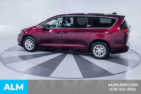 More photos of 2023 Chrysler Pacifica Touring L at ALM Kia South, GA