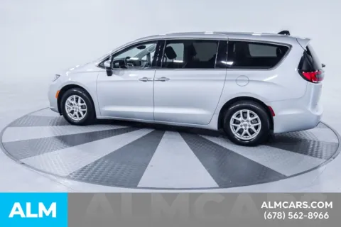 More photos of 2023 Chrysler Pacifica Touring L at ALM Kia South, GA
