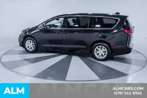 More photos of 2023 Chrysler Pacifica Touring L at ALM Kia South, GA