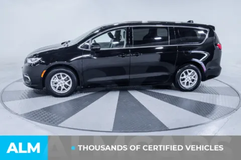 More photos of 2024 Chrysler Pacifica Touring L at ALM Kia South, GA