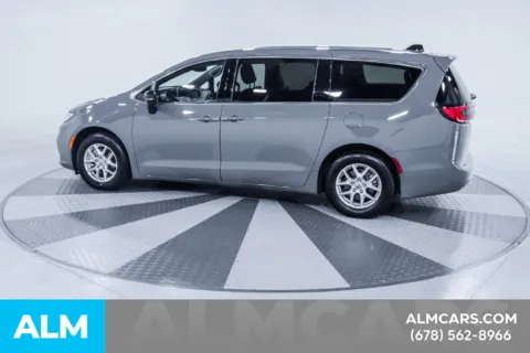 More photos of 2025 Chrysler Pacifica Select at ALM Kia South, GA