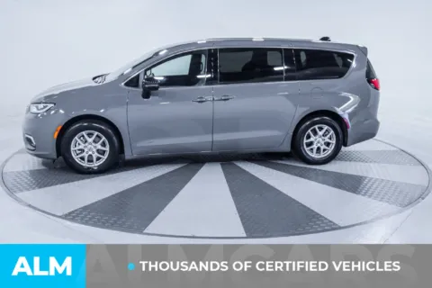 More photos of 2025 Chrysler Pacifica Select at ALM Kia South, GA
