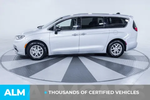 More photos of 2024 Chrysler Pacifica Touring L at ALM Kia South, GA