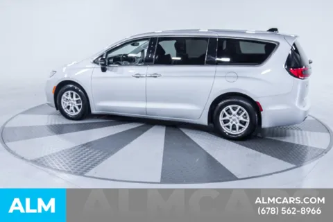 More photos of 2024 Chrysler Pacifica Touring L at ALM Kia South, GA