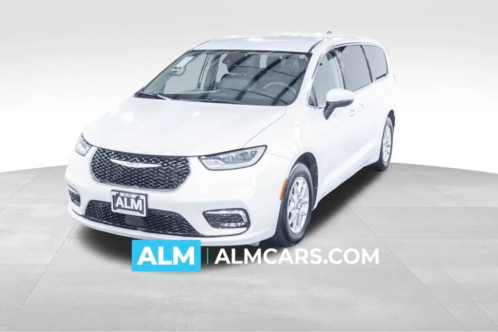 White 2023 Chrysler Pacifica Touring L for sale in Union City, GA