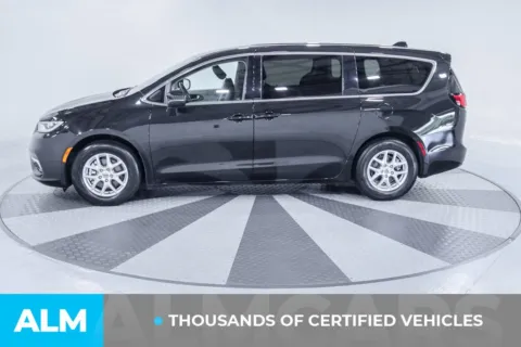 More photos of 2023 Chrysler Pacifica Touring L at ALM Kia South, GA
