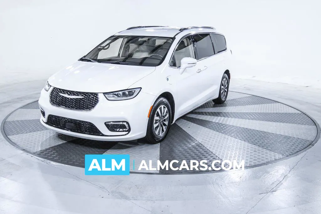 2021 Chrysler Pacifica Hybrid Touring L for sale in Union City, GA