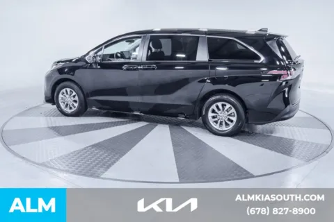 More photos of 2023 Toyota Sienna LE at ALM Kia South, GA