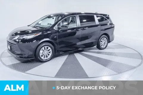 More photos of 2023 Toyota Sienna LE at ALM Kia South, GA