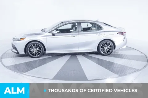 More photos of 2022 Toyota Camry Hybrid SE at ALM Kia South, GA