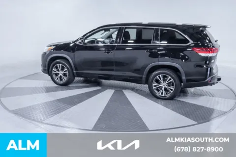 More photos of 2018 Toyota Highlander LE at ALM Kia South, GA
