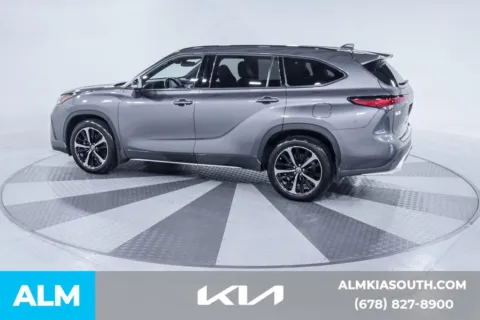 More photos of 2022 Toyota Highlander XSE at ALM Kia South, GA