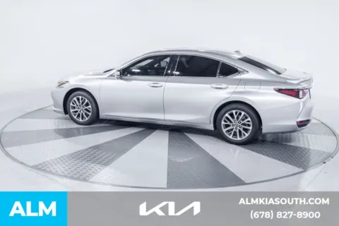 More photos of 2022 Lexus ES 300h at ALM Kia South, GA