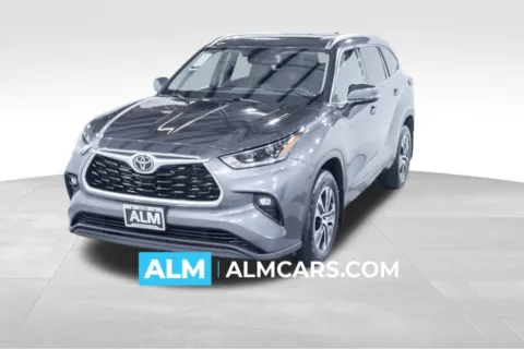 Gray 2021 Toyota Highlander XLE for sale in Union City, GA