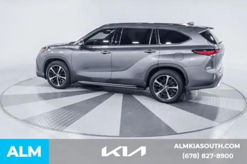 More photos of 2022 Toyota Highlander XSE at ALM Kia South, GA