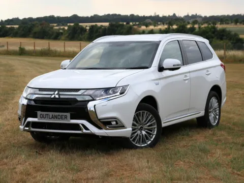 White 2022 Mitsubishi Outlander PHEV SEL for sale in Union City, GA