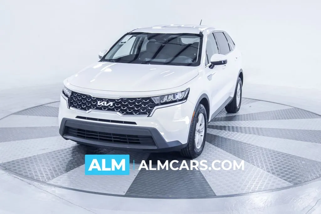 White 2023 Kia Sorento LX for sale in Union City, GA
