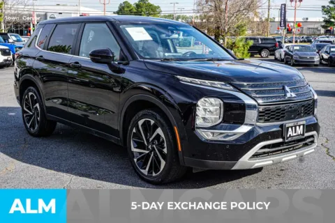 More photos of 2023 Mitsubishi Outlander SE at ALM Kennesaw, GA