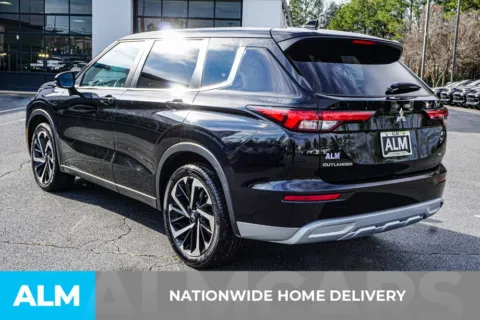 More photos of 2023 Mitsubishi Outlander SE at ALM Kennesaw, GA