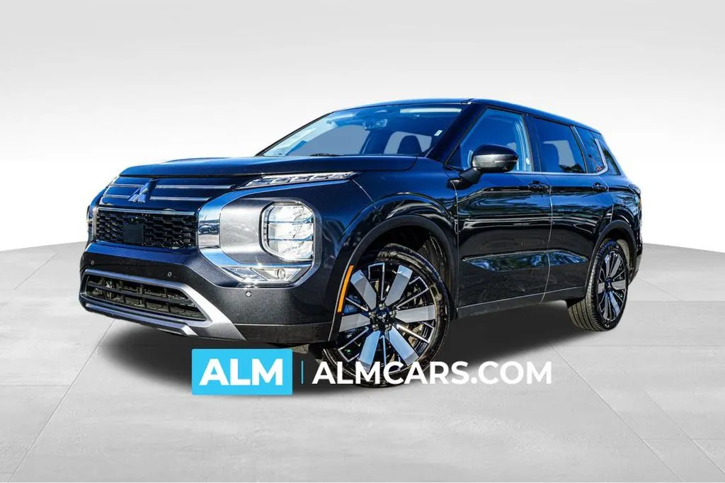 2025 Mitsubishi Outlander SE's photo