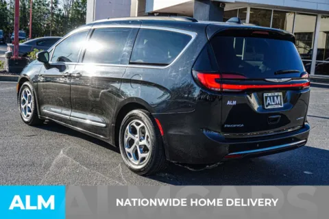 More photos of 2023 Chrysler Pacifica Limited at ALM Kennesaw, GA