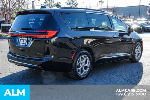 More photos of 2023 Chrysler Pacifica Limited at ALM Kennesaw, GA