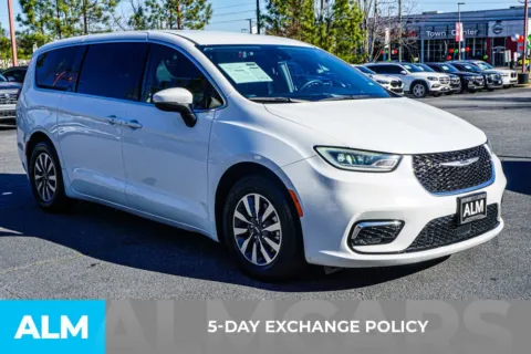 More photos of 2023 Chrysler Pacifica Hybrid Touring L at ALM Kennesaw, GA