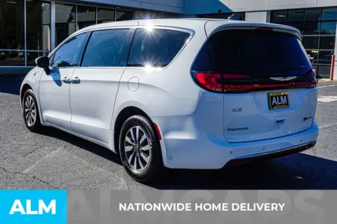 More photos of 2023 Chrysler Pacifica Hybrid Touring L at ALM Kennesaw, GA