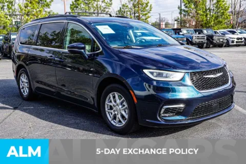 More photos of 2022 Chrysler Pacifica Touring L at ALM Kennesaw, GA