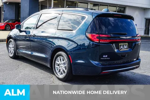 More photos of 2022 Chrysler Pacifica Touring L at ALM Kennesaw, GA
