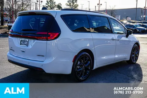 More photos of 2025 Chrysler Pacifica Limited at ALM Kennesaw, GA